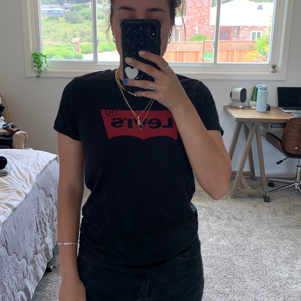 Black Levi's shirt